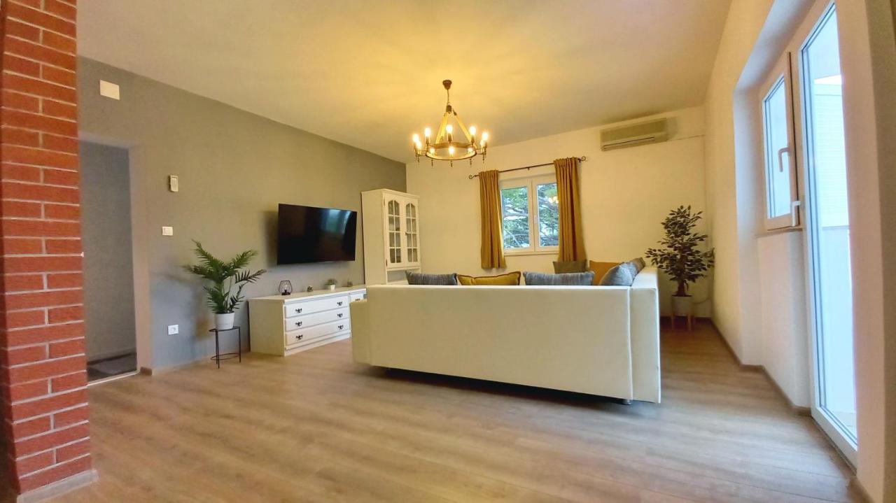 Apartmani Omrcen Baška Voda Habitación foto