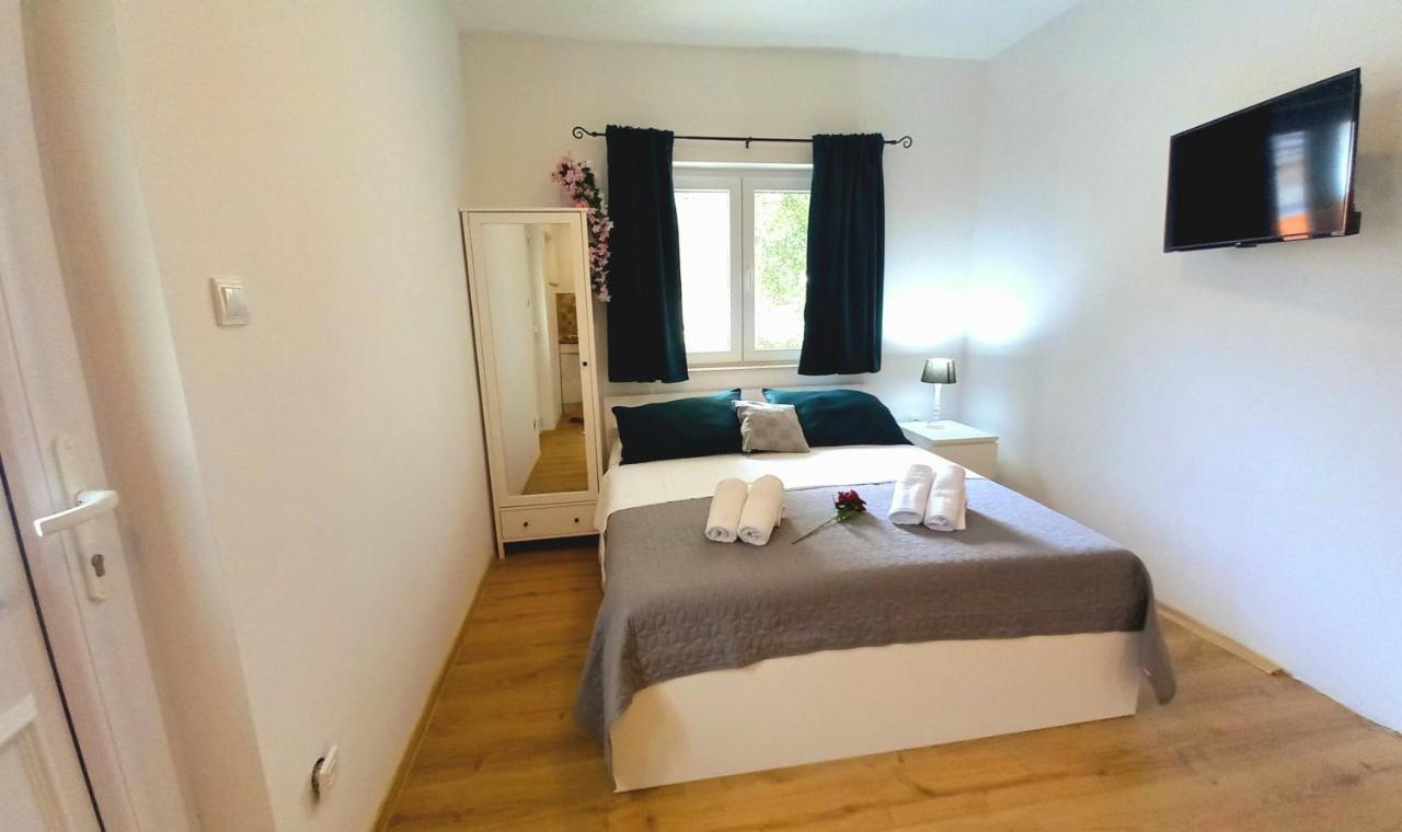 Apartmani Omrcen Baška Voda Habitación foto