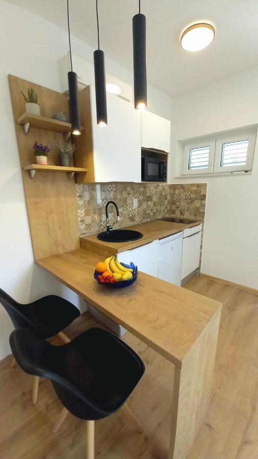 Apartmani Omrcen Baška Voda Habitación foto